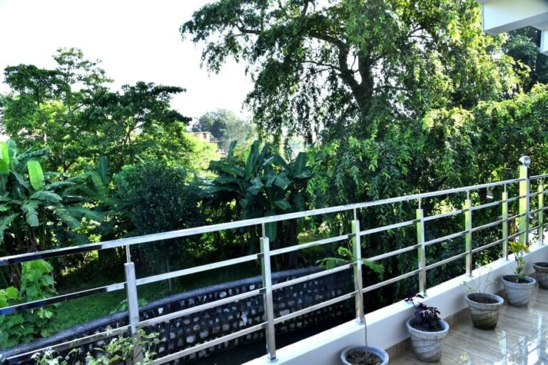 yogaadi-ashram-balcony